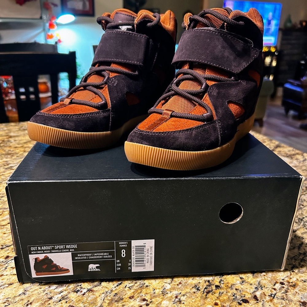 NWT SOREL Out N About Sport Wedge Bootie (Women). Size 8.